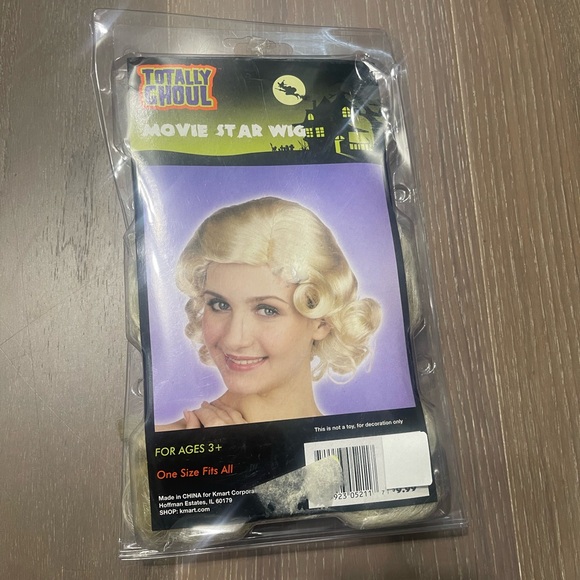 totally ghoul Other - Totally Ghoul Movie Star wig. NWT